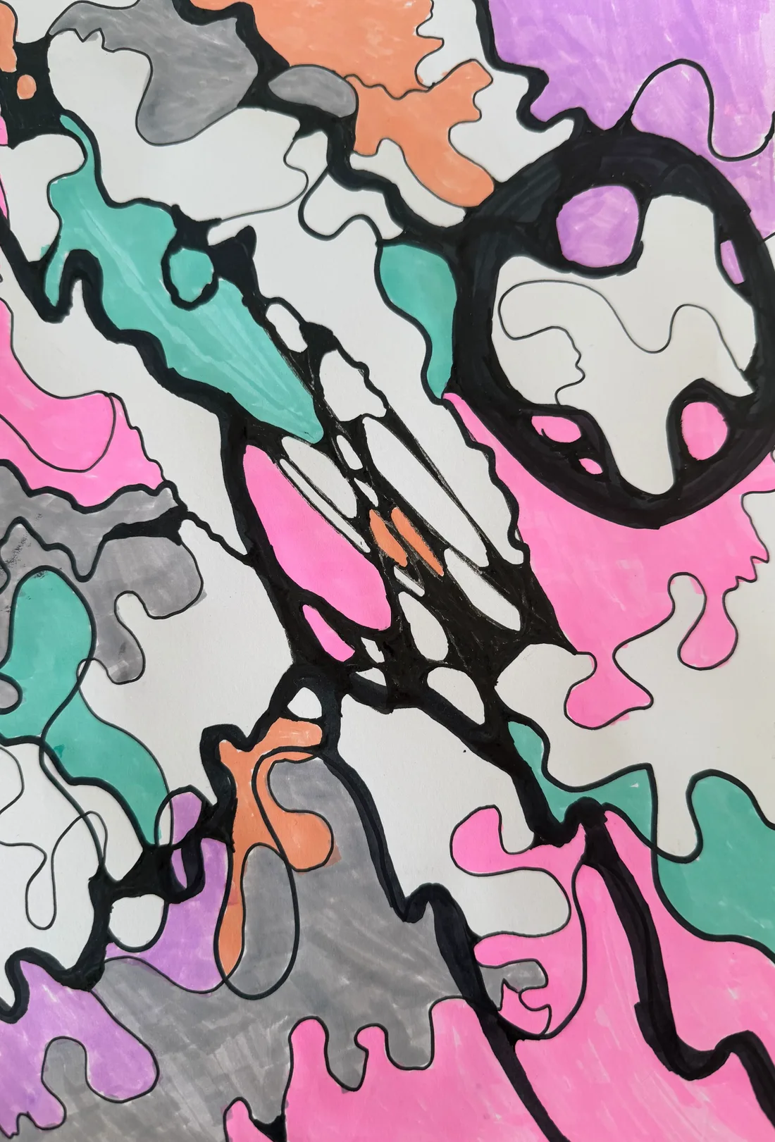 Marianne’s Neurographica drawing in pink, turquoise, orange, grey and violet, held together by bold black lines